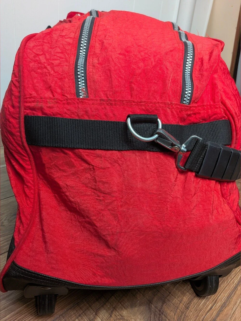 Vintage Marlboro Large Wheeled Duffle Bag 36